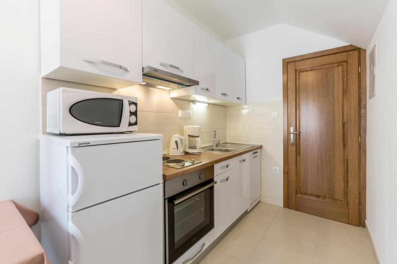 Apartmani Bezmalinovic Bol Exterior photo