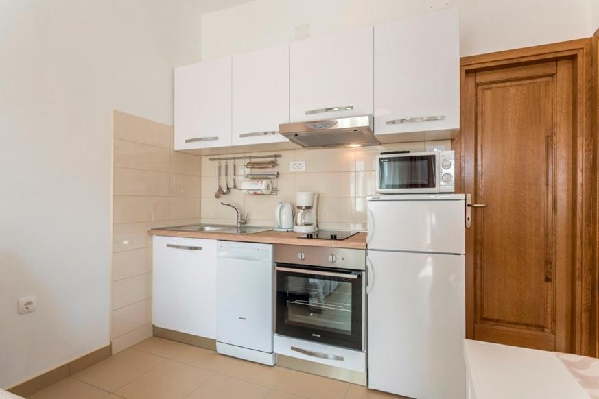 Apartmani Bezmalinovic Bol Exterior photo