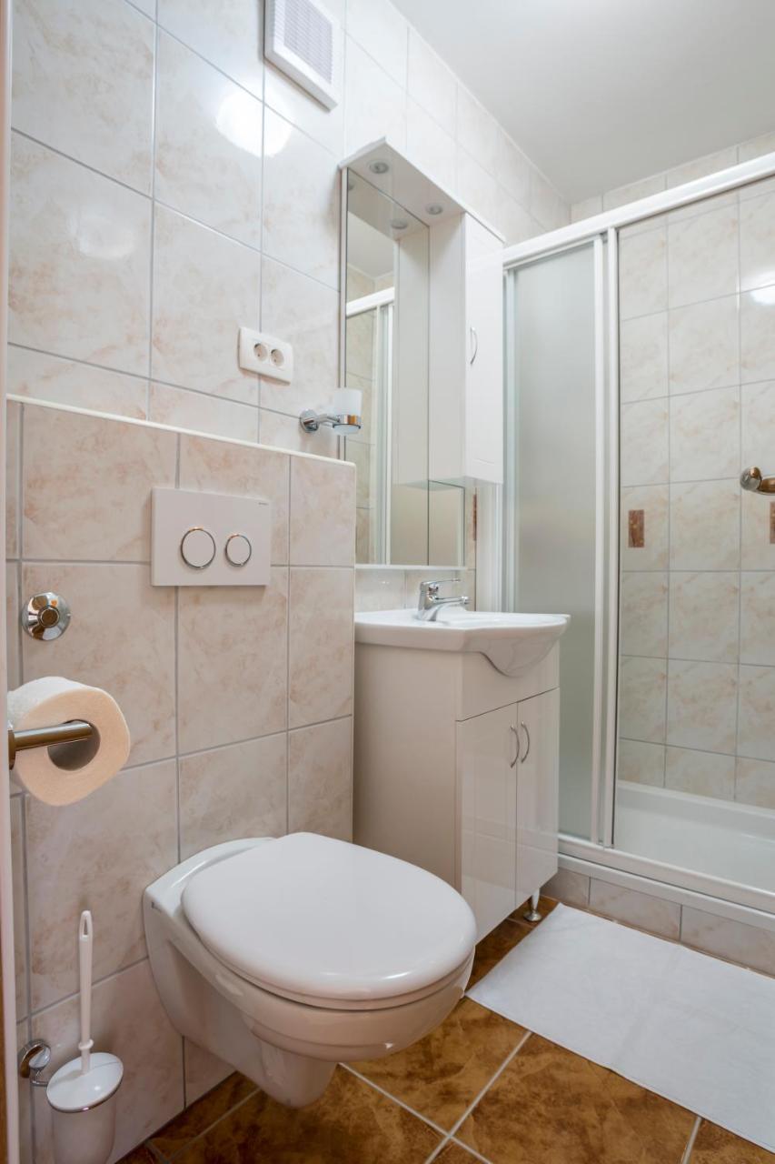 Apartmani Bezmalinovic Bol Exterior photo
