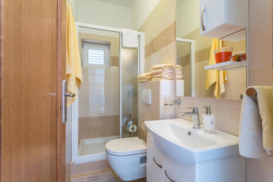 Apartmani Bezmalinovic Bol Exterior photo